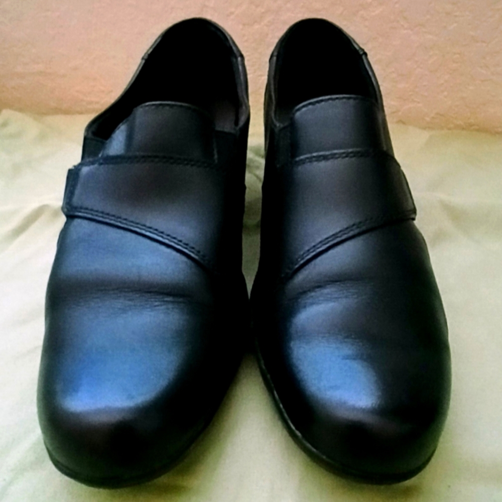 CLARKS Comfort Collection Slip On Womens Shoes 9.5M Black Leather